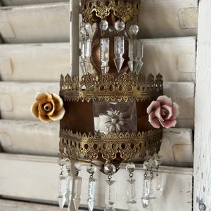 Umwerfende Italienische Vintage Empire Wandlampe Chandelier mit Porzellanrosen und Kristall Behang Boudoir chic zdjęcie 5