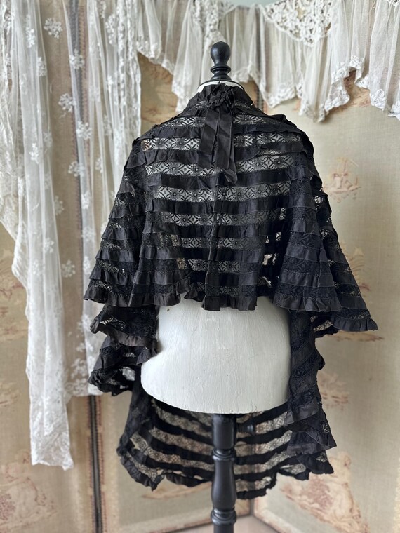 Antique Victorian lace cape – black pelerine with… - image 4
