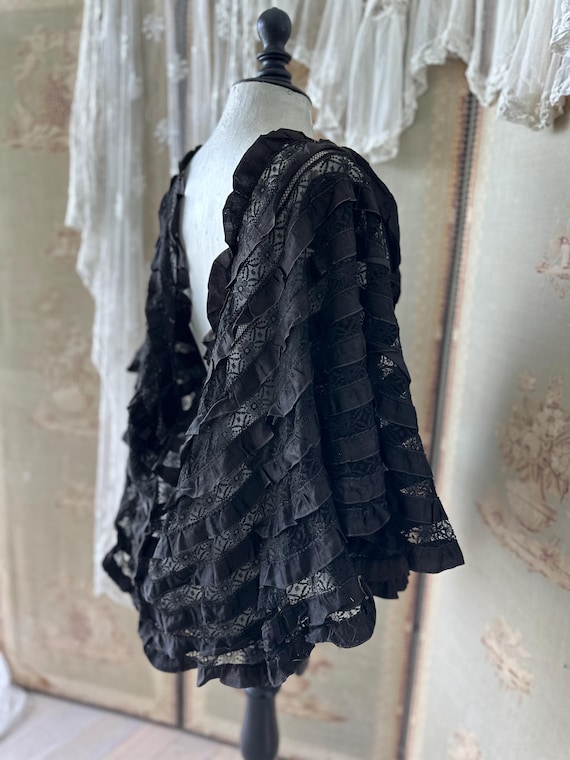 Antique Victorian lace cape – black pelerine with… - image 2