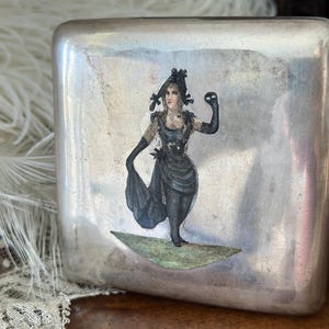 Portasigarette antico con inserti in smalto – Austria intorno al 1900 – interno placcato oro, stile boudoir, oggetto da collezione di fine secolo