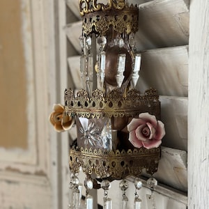 Umwerfende Italienische Vintage Empire Wandlampe Chandelier mit Porzellanrosen und Kristall Behang Boudoir chic zdjęcie 4