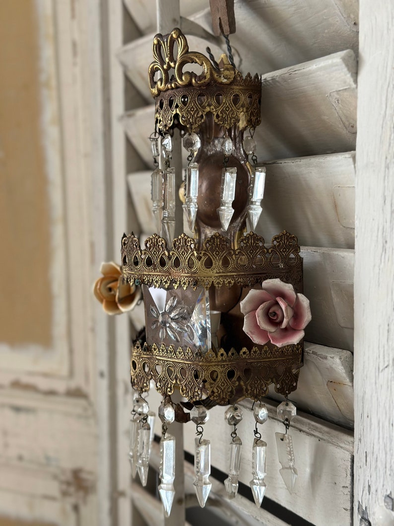 Umwerfende Italienische Vintage Empire Wandlampe Chandelier mit Porzellanrosen und Kristall Behang Boudoir chic zdjęcie 4
