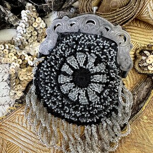 Kleine Antike Purse Münztasche - Victorian Glasperlen Tasche - Glass Beaded Bag - Puppentasche - Flapper glass beaded bag