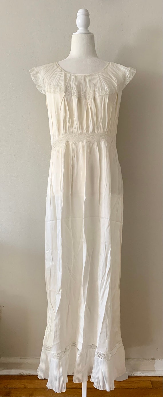 1950's Barbizon Nightgown. - image 2