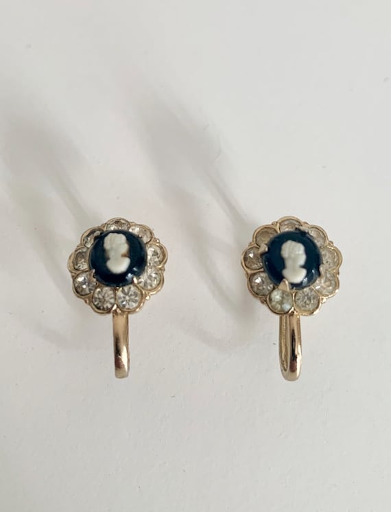 Vintage Coro Cameo Screw Back Earrings