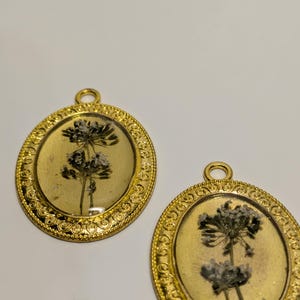Flower pendant
