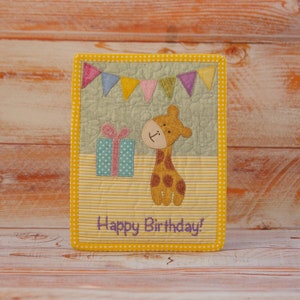 Giraffen Postkarte, Textil gesteppte Postkarte, Grußkarte mit Applikation, Geburtstagspostkarte für Baby, Kinderkunstkarte, handgemachte süße Karte