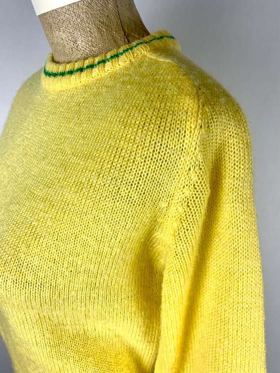 Vintage 60s 70s Mod Yellow and Green Striped Pull… - image 5