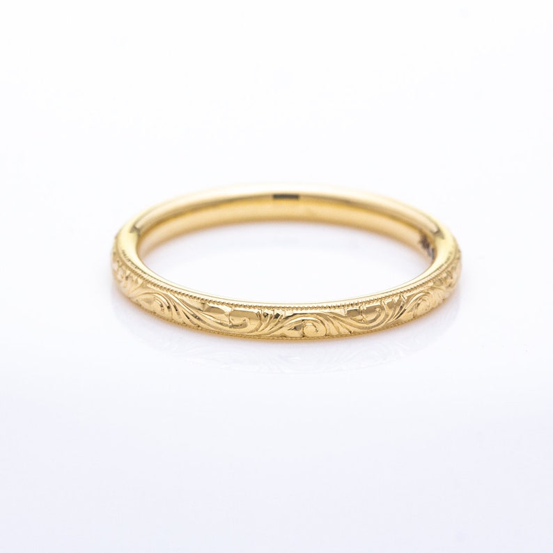 14K Solid Gold Engraved Unique Stackable Wedding Band Bild 1