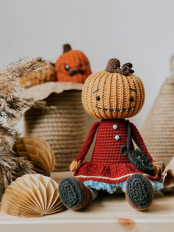 Amigurumi doll crochet pattern by sasha 