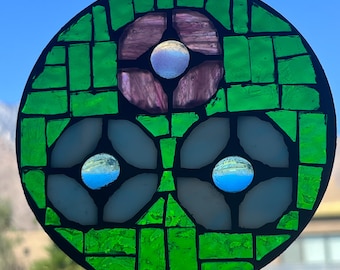 Glasmalerei Mosaik Suncatcher Fensterhänger Blütenblätter rosa blau grün