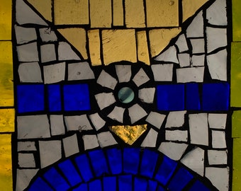 Glasmalerei-Mosaik Suncatcher-Fenster, das abstraktes Design hängt