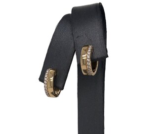 Pendientes de aro Huggie de oro amarillo de 14 quilates con diamantes