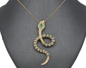 Collier serpent en or jaune 18 carats, diamants et émeraudes