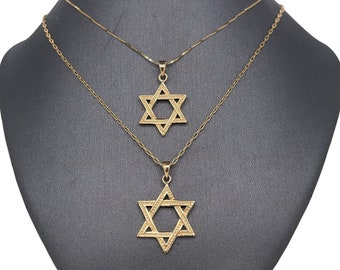 Colgante de estrella de David con corte de diamante en oro amarillo de 14 quilates