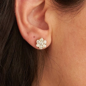 14k solid Yellow Gold Diamond Flower Stud Earrings, natural Diamonds, Flowers, Screw Back Closure, Stunning Diamond Flower Earrings