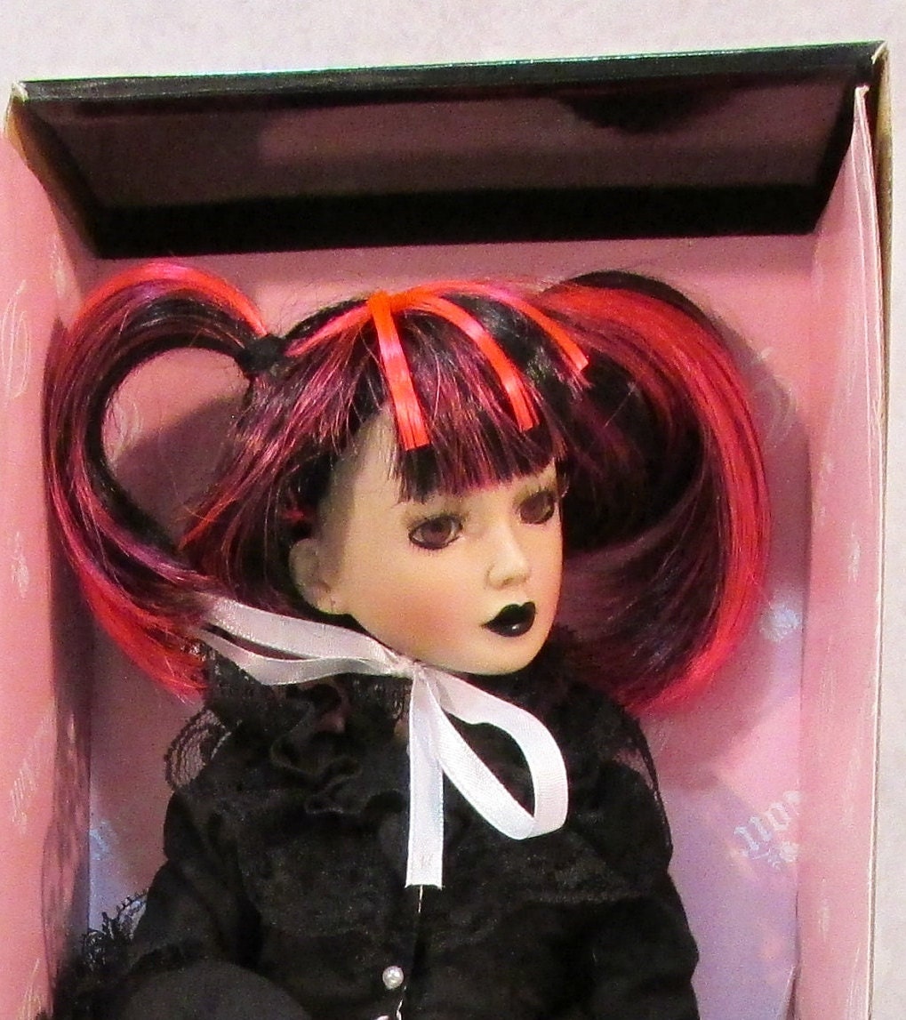 Delilah Noir, Dark and Defiant, Ashton Drake - Etsy