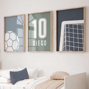 Arte de pared de fútbol para guardería, impresiones de fútbol personalizadas, camiseta de fútbol con nombre personalizado, decoración de habitación de niño, arte de pared para niños pequeños, balón de fútbol, imprimible