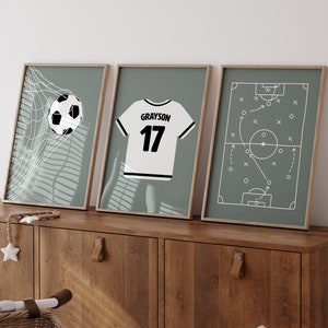 Arte mural de fútbol, póster de fútbol, decoración de dormitorio infantil, impresiones de fútbol, camiseta personalizada con nombre y número, decoración de pared de fútbol verde, descarga digital