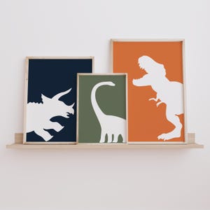 Impressões de arte de dinossauro, conjunto de 3 pôsteres, azul marinho escuro, verde e laranja, arte de parede de dinossauro, decoração de dinossauro, download digital