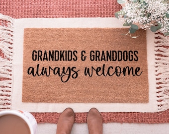 Nietos siempre bienvenidos, nietos, felpudo divertido, alfombra de bienvenida divertida, regalo de amante de los perros, felpudo de mamá perro, alfombra de puerta personalizada, alfombra personalizada