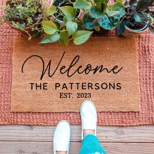 Last Name Doormat, Housewarming Gift, Wedding Gift, Closing Gift, Custom Personalized Doormat, Welcome Doormat, Front Door Mat, Monogram Rug 画像 1