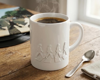 Walking Silhouettes Mug – Minimalist Crosswalk Design Coffee Cup, Retro Style Mug, Unique Gift, Modern Aesthetic Drinkware