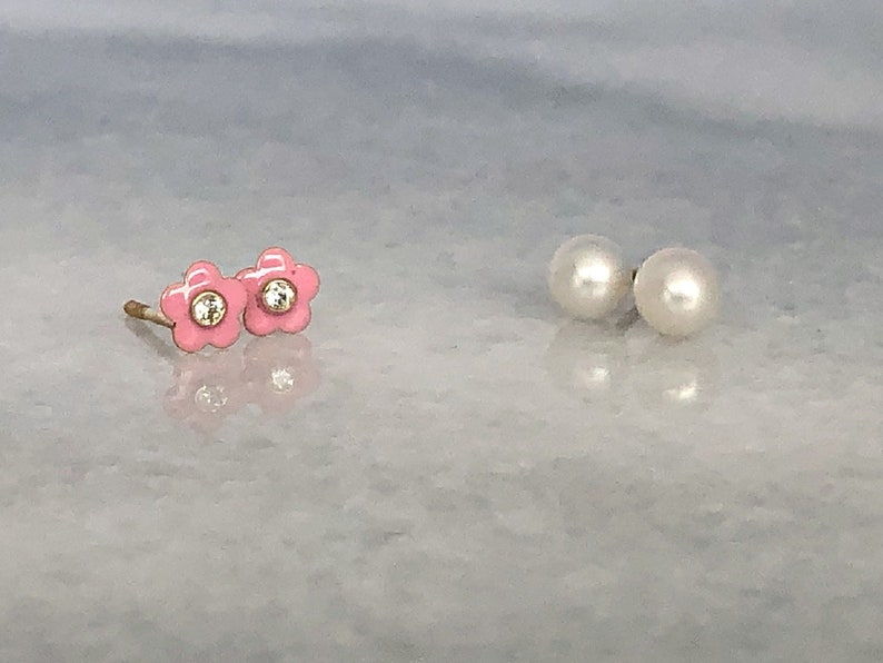 18K Gold and White Pearl Stud Earrings with Screw Back Etsy