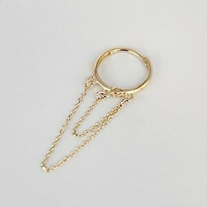 Pendientes de cadena Huggie / Aro de cartílago dorado con cadena doble / Pendientes de cadena de hélice / Joyas y regalos de cadena colgante geniales de Two of Most