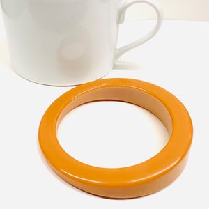 Unique vintage en bakélite, gros bracelet jonc asymétrique en bakélite caramel au beurre - années 60