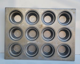 Chicago Metallic 355F Commercial Muffin Cupcake Pan 12 Cup Heavy Duty 18x13