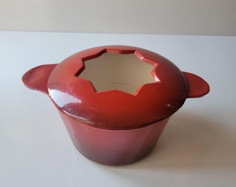 Pokrywka World Market Red Star – zabytkowy żeliwny garnek do fondue – zastawa stołowa z połowy XX wieku