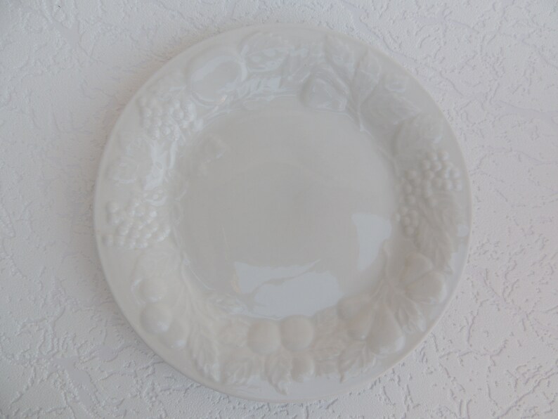 Vintage Gibson FRUIT OFF WHITE Salad Plate 7 34 Multiple Quantity