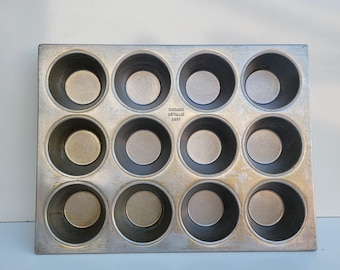 Chicago Metallic 369F Commercial Jumbo Muffin Pecan Roll Pan 12 Cup Heavy Duty