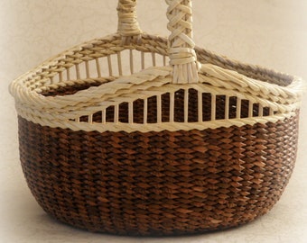 Large round handwoven wicker basket with handle Rustic wedding basket Flower display basket Brown gift basket Adult flower girl basket