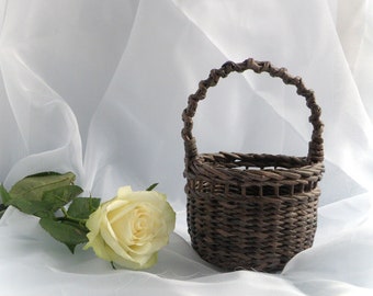 rose petal basket for wedding