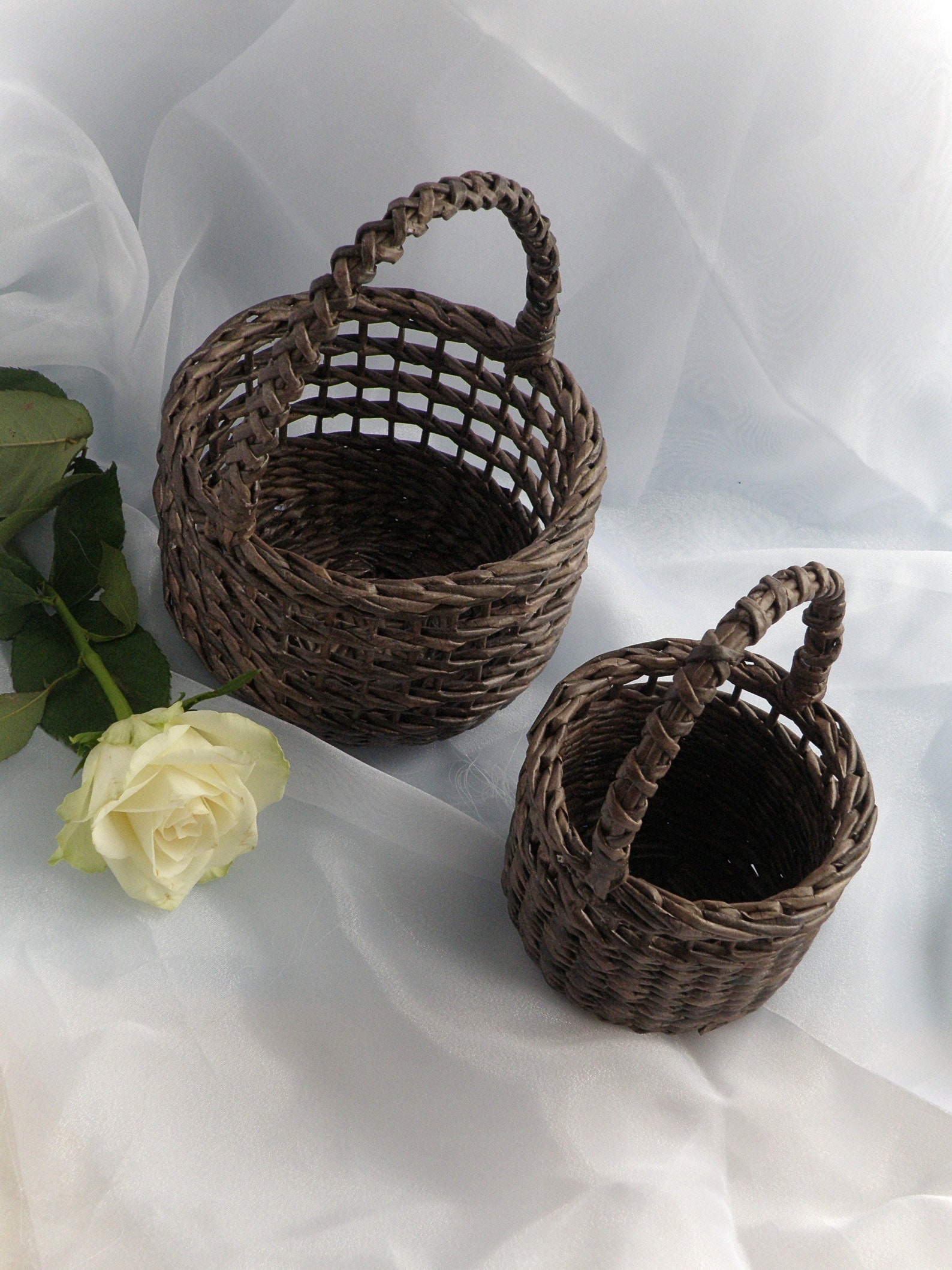 Blumenkorb Aus Im Pastoralen Stil Mit Perlengriff, Elegantes