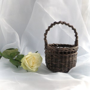 Small boho wicker wedding basket for flower girls Pair of Flower Girl Baskets Rustic Wedding Basket Girl Petals Basket Round Brown Basket