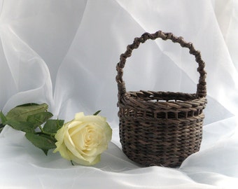 Small boho wicker wedding basket for flower girls Pair of Flower Girl Baskets Rustic Wedding Basket Girl Petals Basket Round Brown Basket