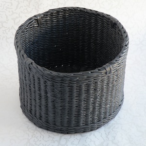 Cesto per fioriere Cesto per biancheria Cesto rotondo in vimini Cesto portaoggetti intrecciato Cesto in stile boho intrecciato a blocchi di colore nero Fioriera per interni Cestino country