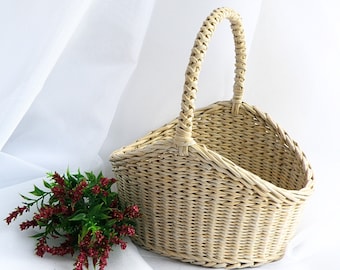 Oval rottingkorg för blomsterflicka Blomkorg för ett rustikt bröllop Beige kronbladskorg Liten rottingkorg med handtag Trädgårdskorg för bröllop