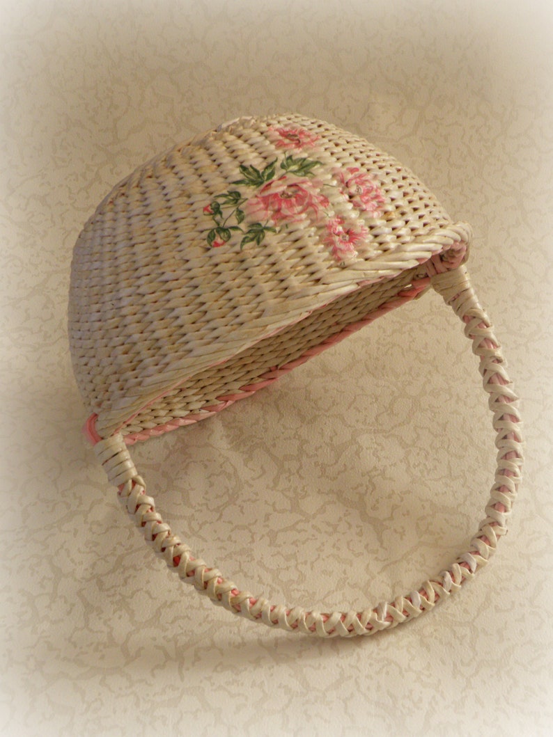 Wicker round beige basket with handle Wedding flower girl basket Handwoven girl basket Basket with flowers Ructik petals basket Gift basket