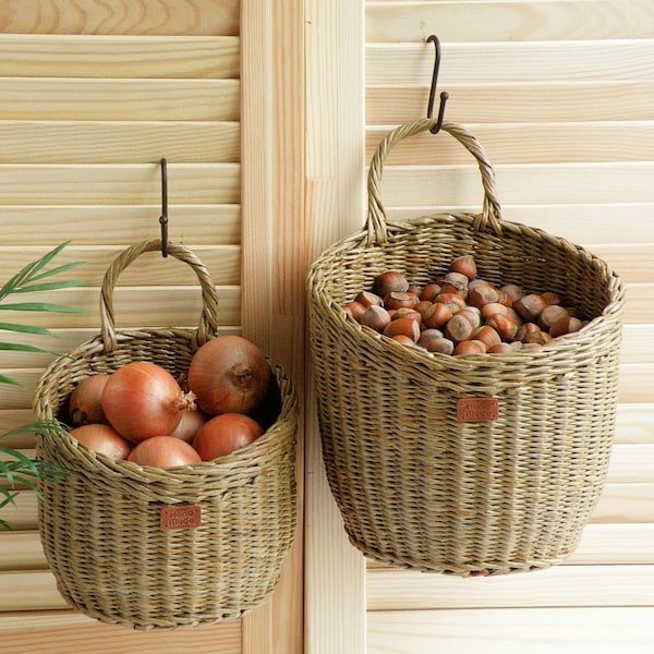 Wicker brown wall baskets with handle Hanging kitchen utensil baskets Kitchen storage set Vegetable baskets Kitchen Baskets Potato onion bin