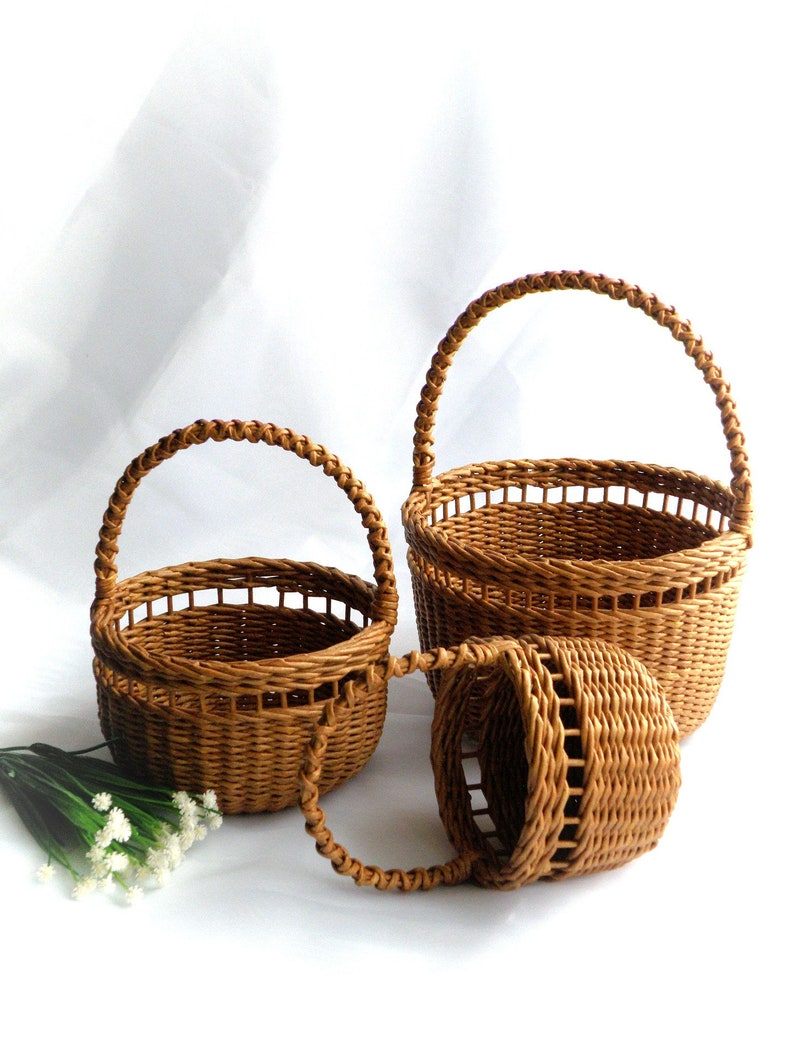 A set of wicker rustic wedding baskets for flower girls of different ages.