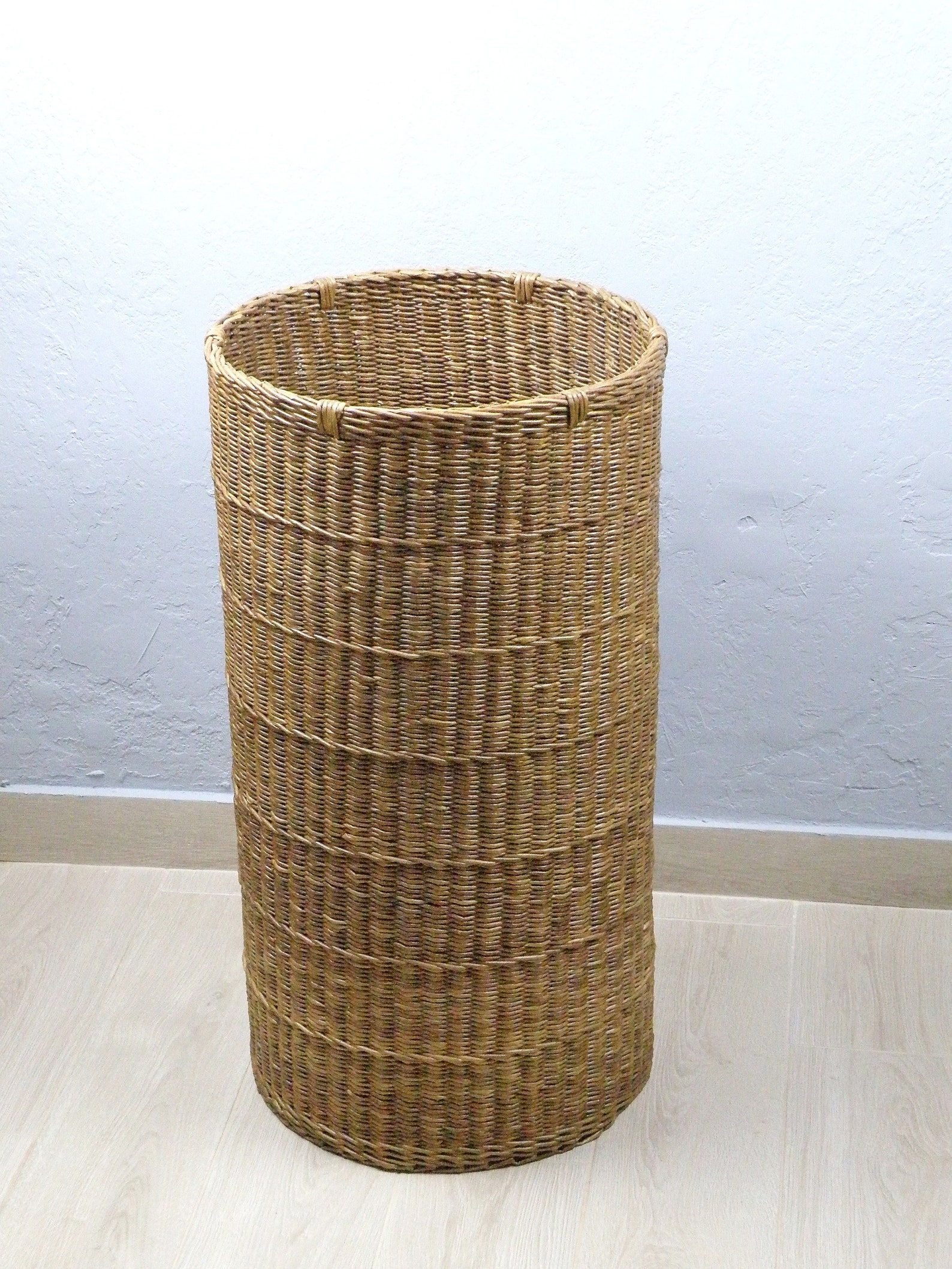 Tall Wicker Round Brown Basket With Lid Deep Laundry Basket Woven Large ...