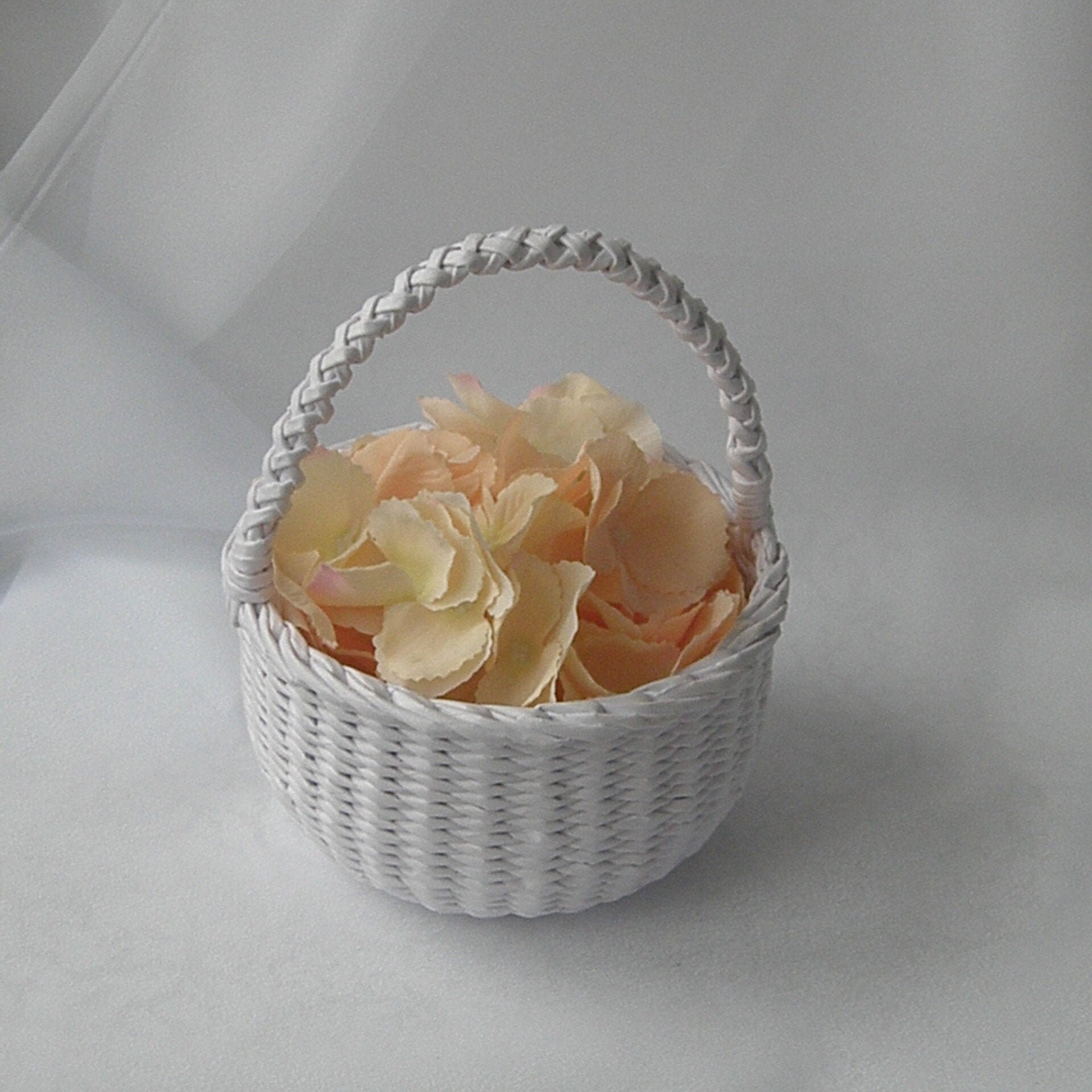 Weiß Hochzeit Blumenmädchen Korb Runde Hochzeit Korb mit Henkel Mini Weidenkorb Kinderkorb Kleine Mädchen Korb Weiß Hochzeit Dekor Geschenk