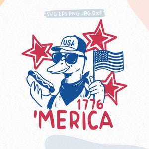 Op de afbeelding: Een patriottische illustratie met een eend met een zonnebril, een 'USA' pet en een bandana, die een hotdog en een Amerikaanse vlag vasthoudt. Rode sterren en het woord 'MERICA' in rood, met het jaar 1776.