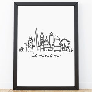 Op de afbeelding: Een ingelijste kunstdruk met een zwarte lijntekening van de skyline van Londen, inclusief iconische bezienswaardigheden zoals de Big Ben, het London Eye en de Tower Bridge, met het woord London in een cursief lettertype onder het silhouet.