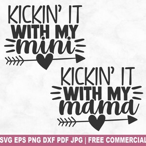 Arquivo de corte SVG "Chutando com minha mini-mãe", designs combinando mãe e filha SVG para silhueta Cricut, PNG de mãe e bebê para camisetas, canecas e artesanato
