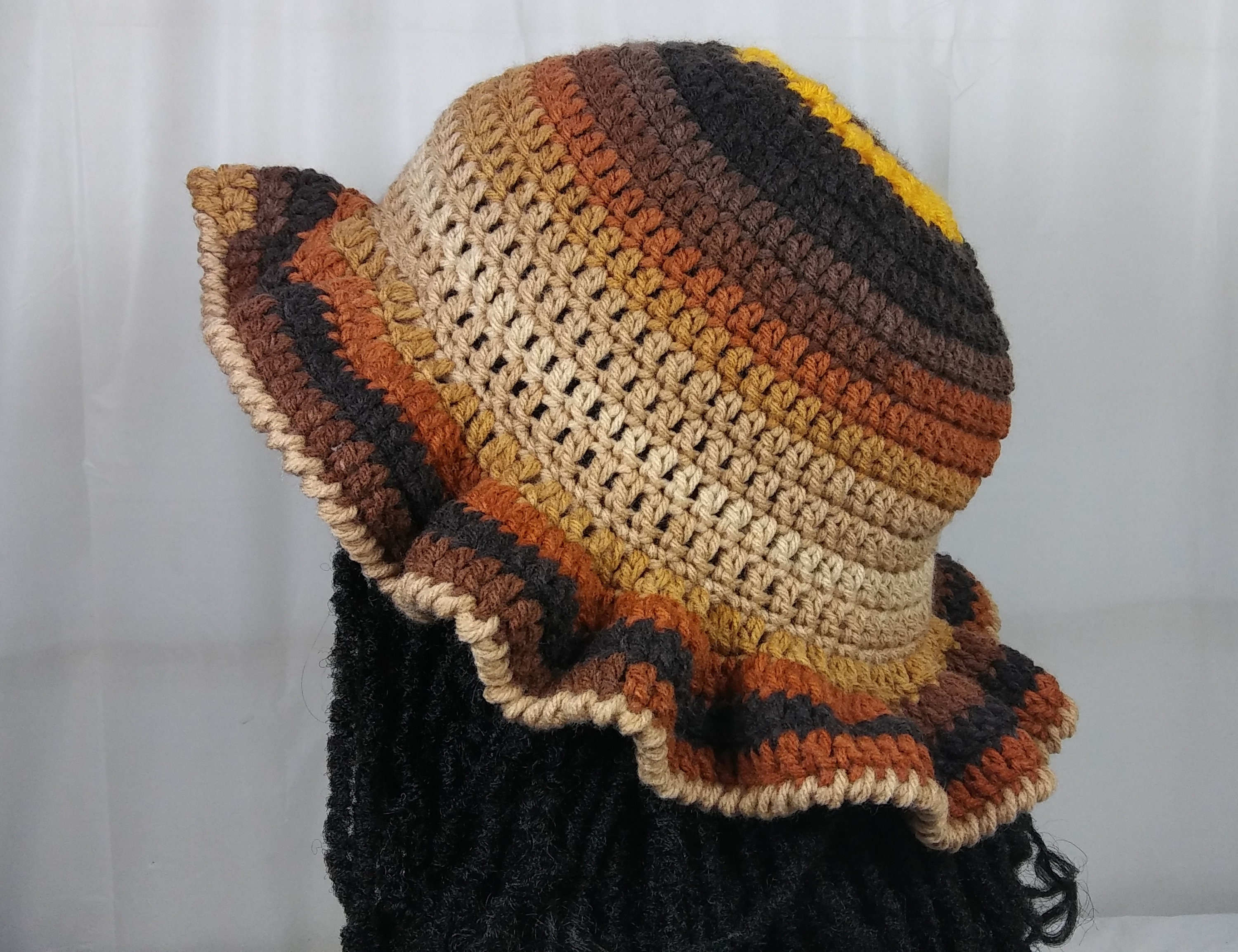 ★VARZAR★ Crochet Knit Round Bucket Hat Brown Crochet Knit Round Bucket Hat / Brown - VARZAR | 60% - Asian